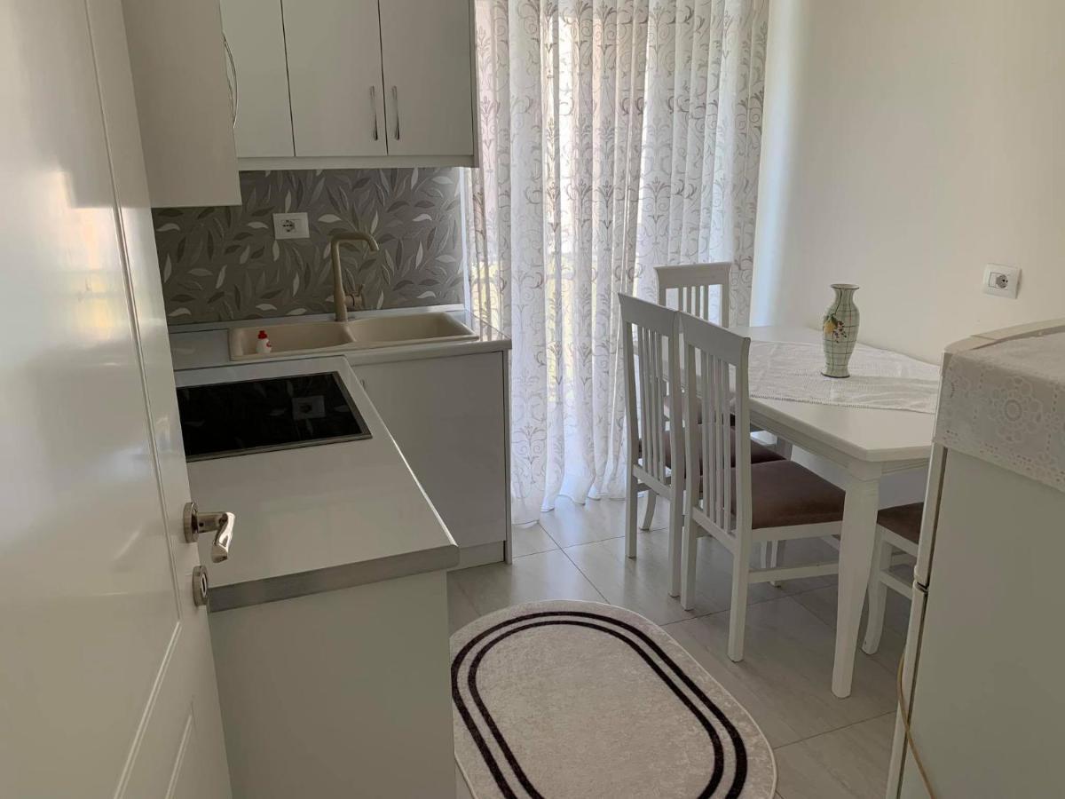 קורצ'ה Apartament Oresti מראה חיצוני תמונה